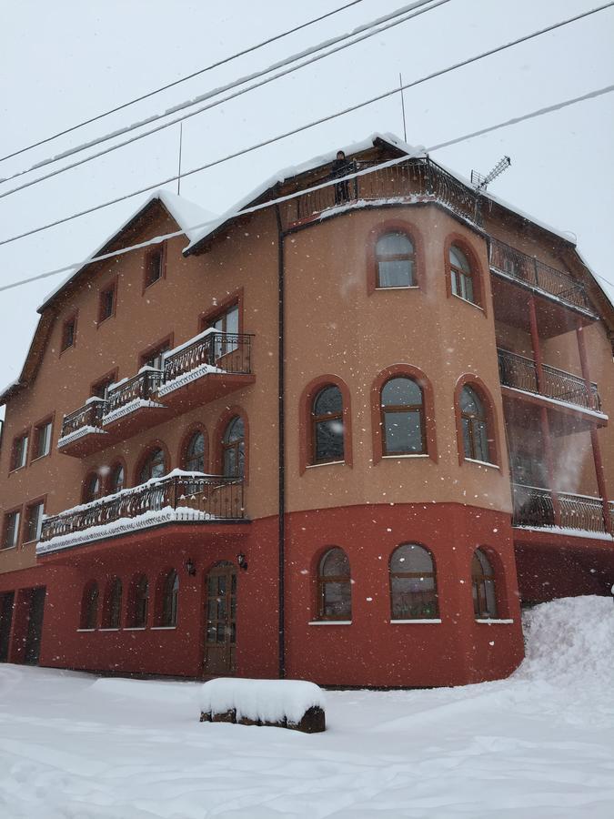 Franc Hotel Yasinia Eksteriør billede