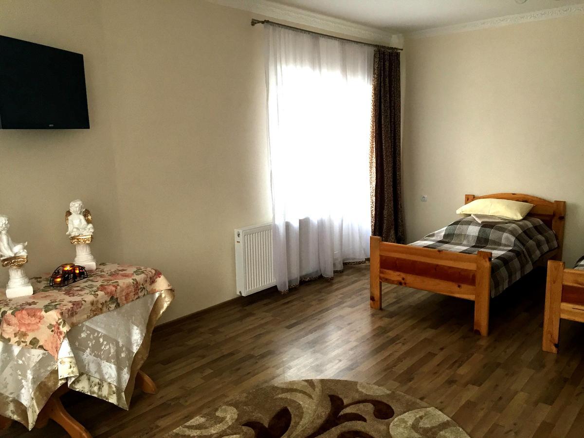Franc Hotel Yasinia Eksteriør billede
